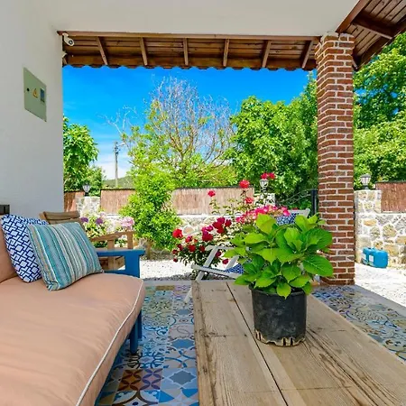 Villa Kayakoey'de Oezel Havuzlu 6 Kisilik Lavender Fethiye