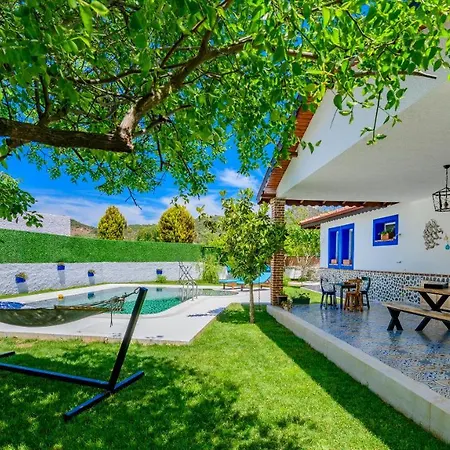 Villa Kayakoey'de Oezel Havuzlu 6 Kisilik Lavender Fethiye