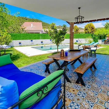 Kayakoey'de Oezel Havuzlu 6 Kisilik Lavender Villa